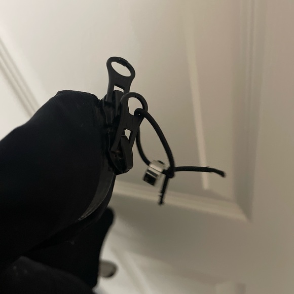 lululemon black rain jacket size 2 - Picture 9 of 9